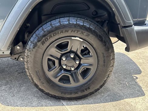 Used 2025 Jeep Wrangler Sport AWD/4WD image 4