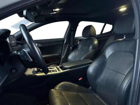 Used 2019 Kia Stinger GT1 image 7