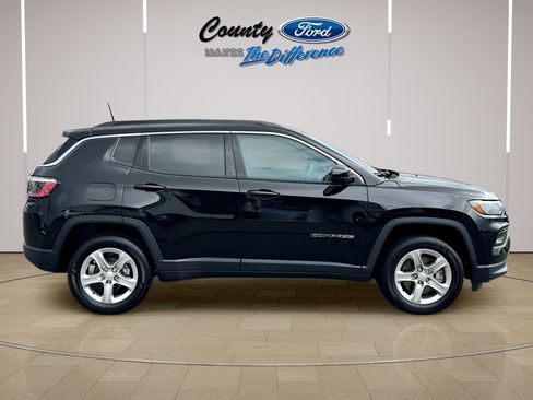 Used 2023 Jeep Compass Latitude AWD/4WD image 8