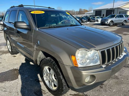 Used 2005 Jeep Grand Cherokee Laredo image 3