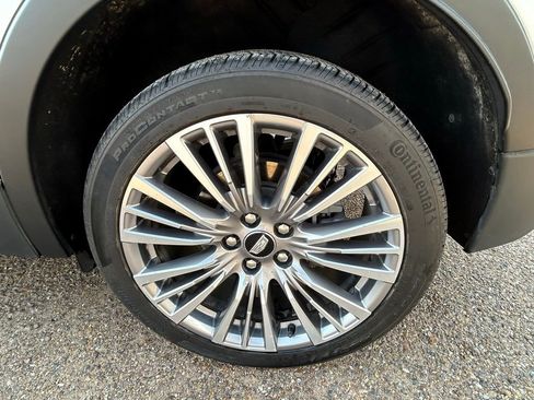 Used 2024 Cadillac XT4 Premium Luxury FWD image 8