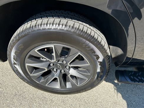 Used 2022 Chevrolet Tahoe Z71 w/ Off-Road Capability Package image 37