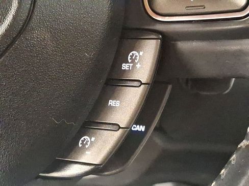 Used 2017 Land Rover Range Rover Evoque SE Premium image 18