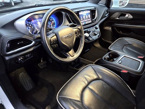 Used 2018 Chrysler Pacifica Limited w/ Advanced Safetytec Group image 10