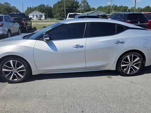 Used 2019 Nissan Maxima 3.5 SV w/ Floor Mat Group FWD image 3