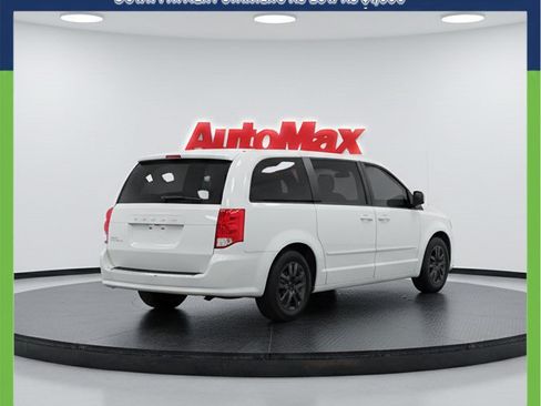 Used 2017 Dodge Grand Caravan SE FWD image 3