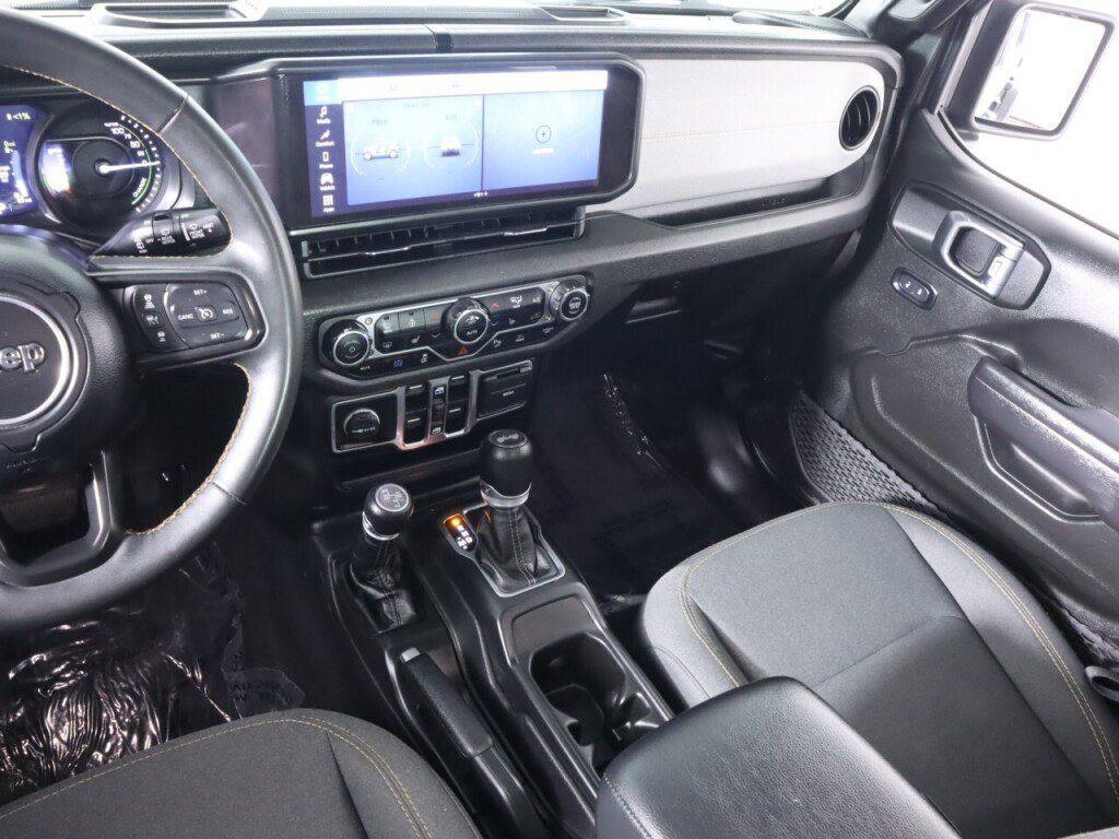 Used 2024 Jeep Wrangler Unlimited w/ Convenience Group AWD/4WD image 35