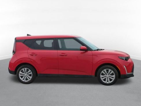 Used 2023 Kia Soul LX FWD image 2