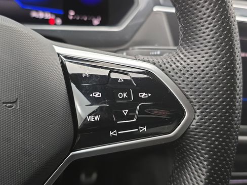 Certified 2023 Volkswagen Tiguan SE R-Line image 18