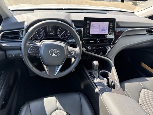 Used 2022 Toyota Camry SE w/ Carpet Mat Package (TMS) image 7