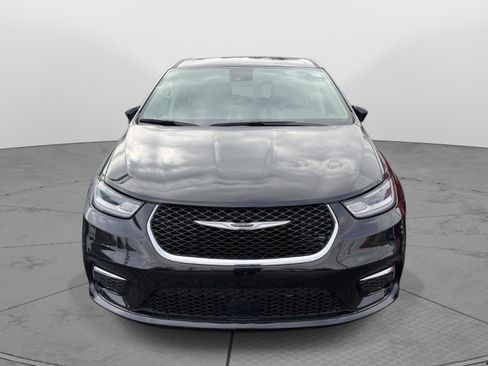 Used 2024 Chrysler Pacifica Limited image 4