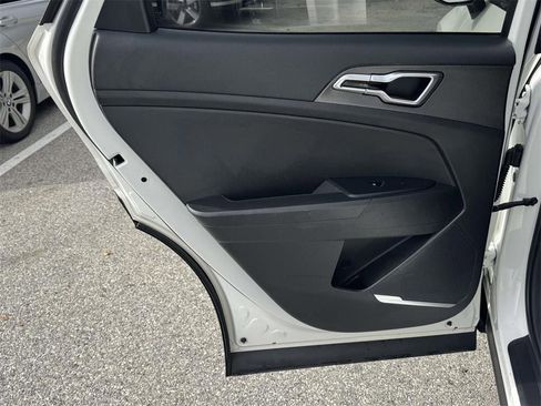 Used 2023 Kia Sportage LX image 12