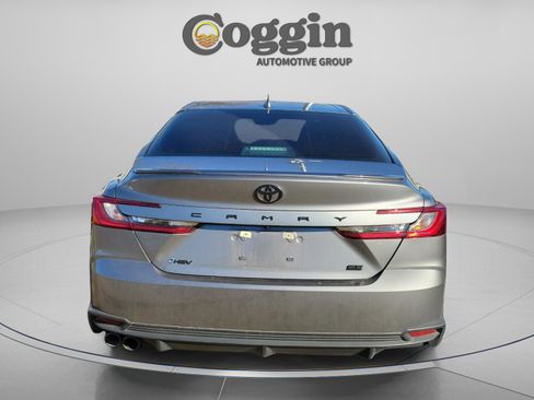 Used 2025 Toyota Camry SE image 4