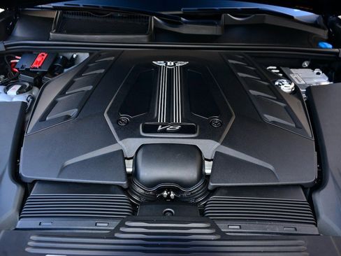 Used 2023 Bentley Bentayga Extended Wheelbase image 24