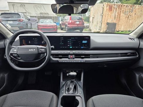 Used 2025 Kia K4 FWD image 24