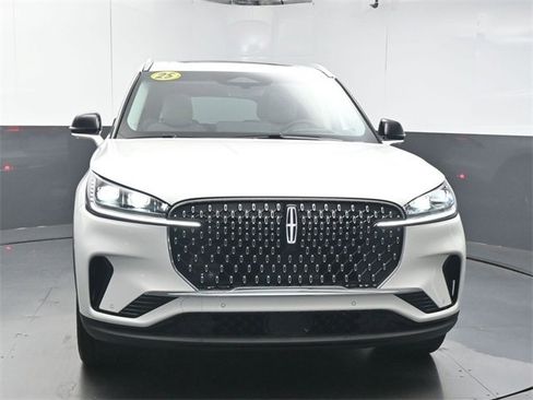 Used 2025 Lincoln Aviator Reserve w/ Equipment Group 201A image 3