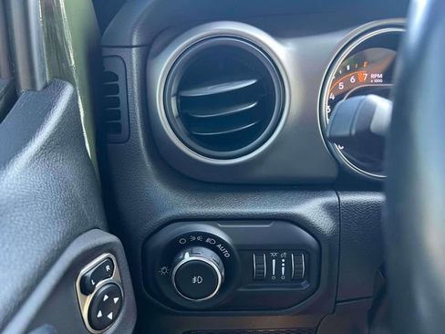 Used 2021 Jeep Wrangler Unlimited Sport AWD/4WD image 27