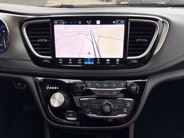 Used 2025 Chrysler Pacifica Pinnacle AWD/4WD image 17