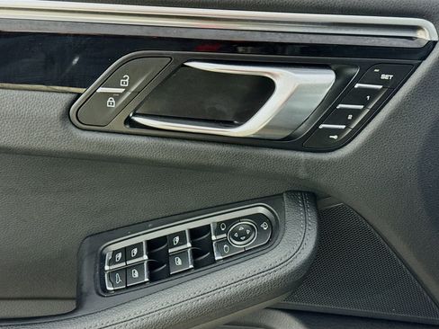 Used 2024 Porsche Macan image 22