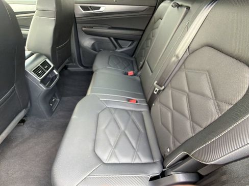 Used 2026 Volkswagen Atlas Cross Sport SE FWD image 24
