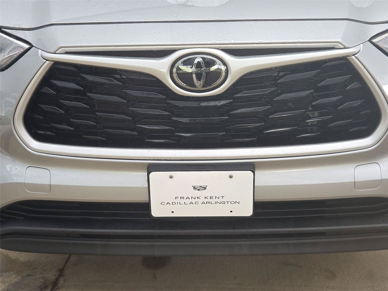 Used 2024 Toyota Highlander LE AWD/4WD image 6