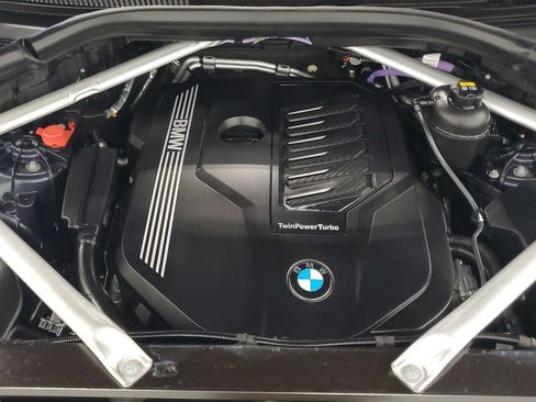 Used 2022 BMW X5 xDrive40i w/ M Sport Package AWD/4WD image 9