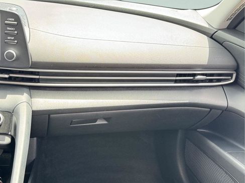 Used 2022 Hyundai Elantra SEL w/ Preferred Accessory Package FWD image 18