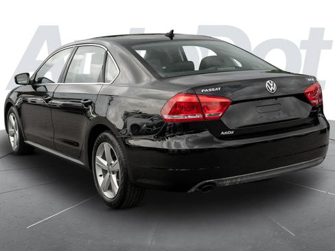 Used 2013 Volkswagen Passat TDI SE FWD image 2