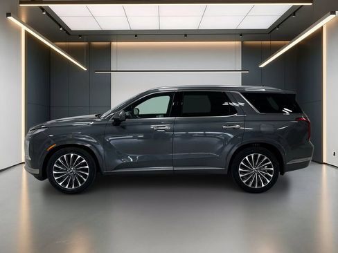 Used 2024 Hyundai Palisade Calligraphy FWD image 2