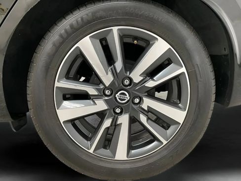 Used 2021 Nissan Versa SV FWD image 25