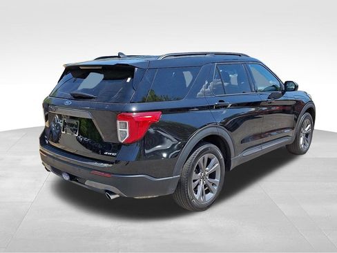 Used 2023 Ford Explorer XLT w/ Equipment Group 202A AWD/4WD image 6