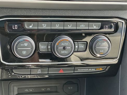 Used 2023 Volkswagen Atlas SE w/ Panoramic Sunroof Package image 16