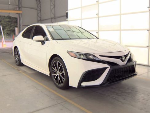 Used 2024 Toyota Camry SE FWD image 6