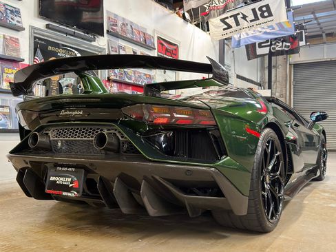 Used 2021 Lamborghini Aventador SVJ AWD/4WD image 7