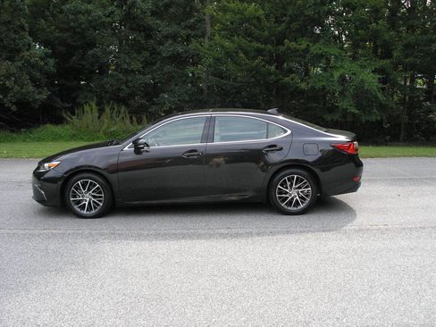 Used 2018 Lexus ES 350 image 10