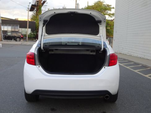 Used 2019 Toyota Corolla SE image 9