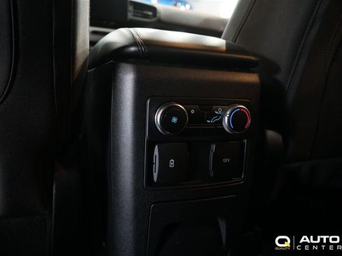 Used 2022 Ford Explorer XLT AWD/4WD image 27