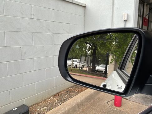 Used 2025 Jeep Compass Trailhawk image 18