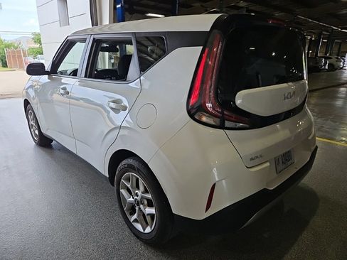 Used 2024 Kia Soul LX w/ Option Group 015 FWD image 4