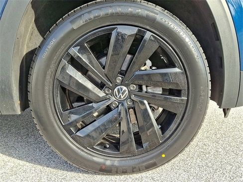 Used 2022 Volkswagen Atlas Cross Sport SE image 11