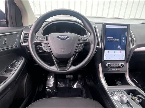 Used 2024 Ford Edge SE w/ Black Appearance Package image 6