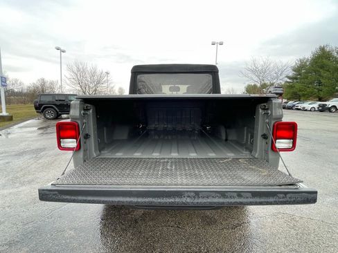 Used 2023 Jeep Gladiator Mojave w/ Cold Weather Group image 18