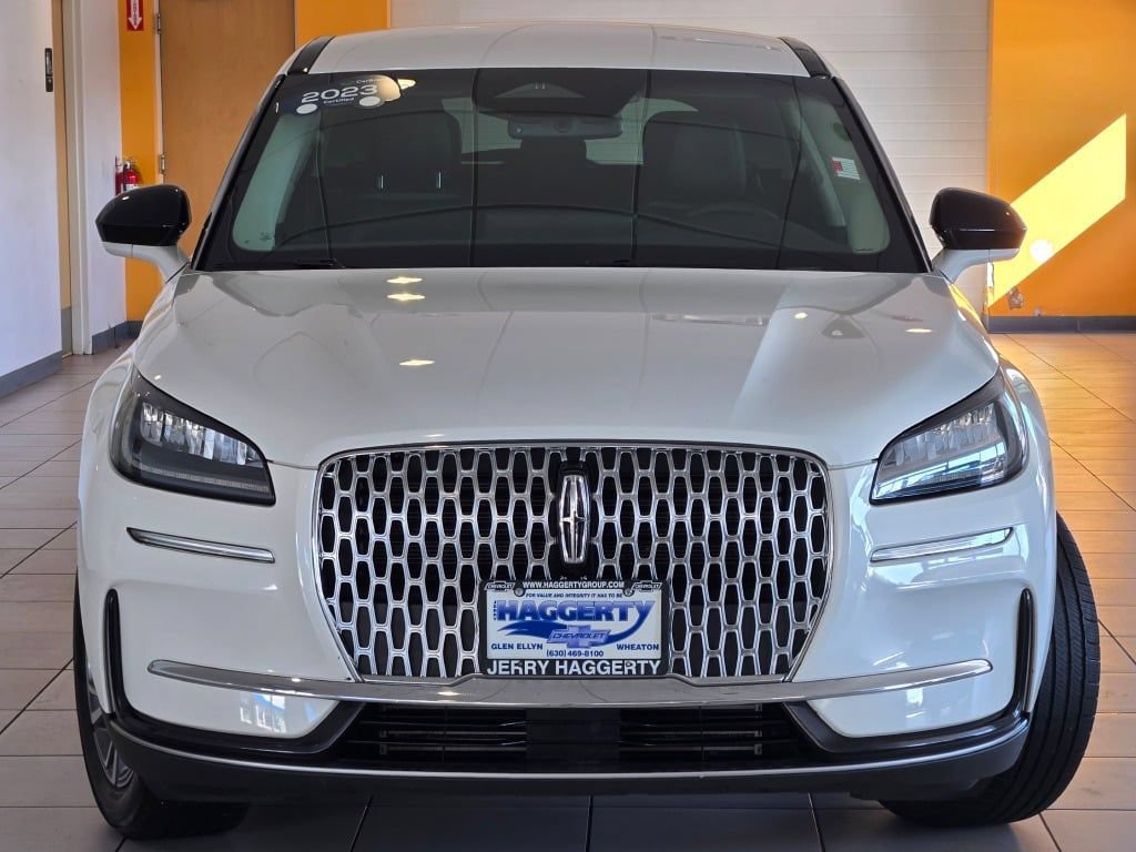 Used 2023 Lincoln Corsair AWD image 3