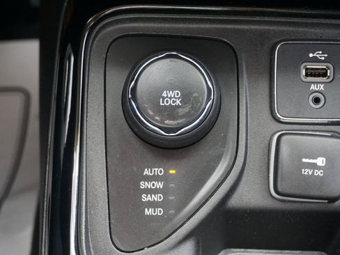 Used 2017 Jeep Compass Limited AWD/4WD image 16