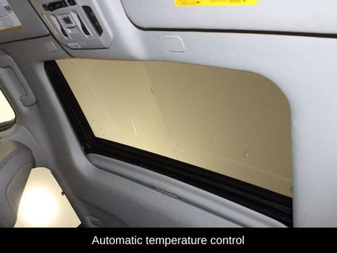 Used 2023 Toyota Highlander XLE image 10