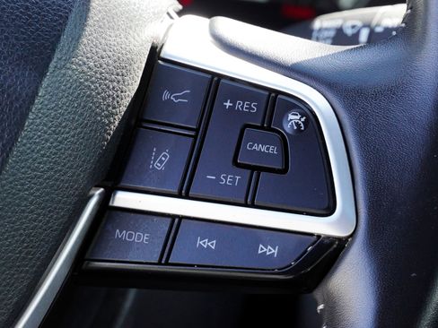 Used 2025 Toyota Highlander XSE AWD/4WD image 37