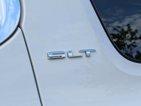 Certified 2023 GMC Acadia SLT AWD/4WD image 8