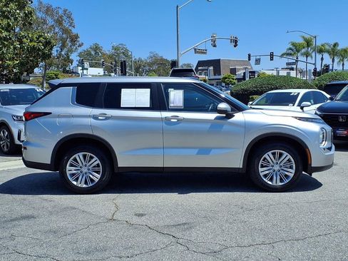 Used 2024 Mitsubishi Outlander ES FWD image 5