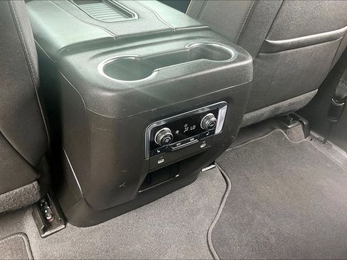 Used 2023 Chevrolet Tahoe Premier AWD/4WD image 33