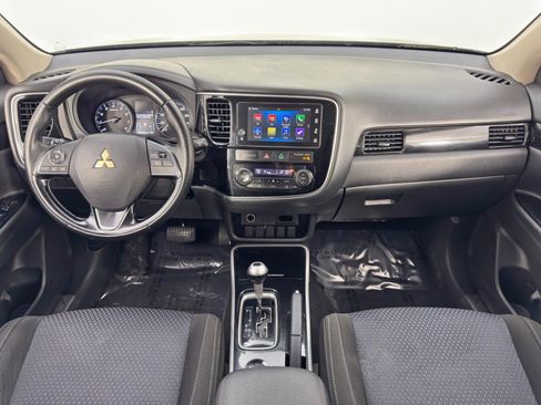 Used 2017 Mitsubishi Outlander SE image 11